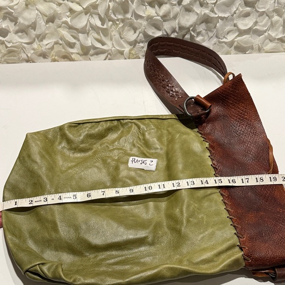 Vintage Banana Republic Green and Brown Leather Shoulder Bag - Picture 4 of 4
